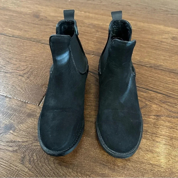 Steve Madden Black Gilte Leather Chelsea Ankle Bootie Size 7.5 - Picture 4 of 9